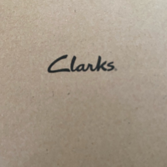 Clarks .. Ultra Matt Comfort Collection Pumps - Picture 7 of 7